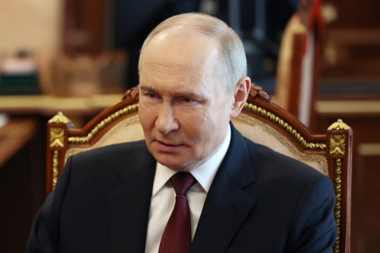 El presidente ruso, Vladímir Putin, anunció hoy un alto el fuego con ocasión de la Pascua Ortodoxa, que se extenderá desde las 18.00 hora local (15.00 GMT) de este sábado hasta la medianoche del domingo al lunes. EFE/Kremlin -SOLO USO EDITORIAL/SOLO DISPONIBLE PARA ILUSTRAR LA NOTICIA QUE ACOMPAÑA (CRÉDITO OBLIGATORIO)-