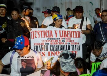 Familiares de venezolanos presos en El Salvador piden a Bukele liberar a los migrantes