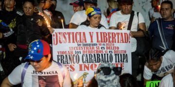 Familiares de venezolanos presos en El Salvador piden a Bukele liberar a los migrantes