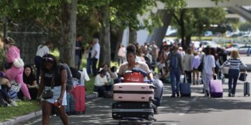 Unos 2,5 millones de usuarios vuelven a tener electricidad en Portugal