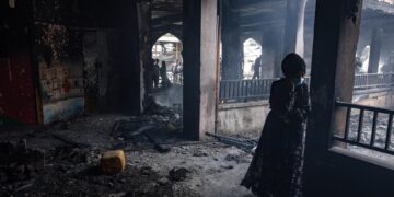 Al menos 10 muertos en un nuevo ataque israelí contra un refugio para desplazados en Gaza