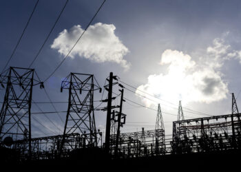 Un 60 % de Puerto Rico recupera el servicio eléctrico tras el apagón general