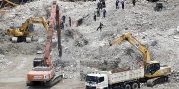 Tailandia aún busca a 31 desaparecidos entre los escombros un mes después del terremoto