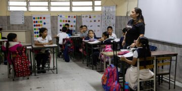 Cendas-FVM: Un docente venezolano necesita 46 veces su sueldo para alimentar a su familia