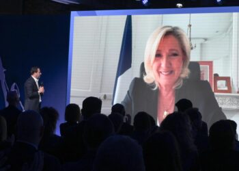 Marine Le Pen promete una «batalla pacífica y democrática» contra su condena