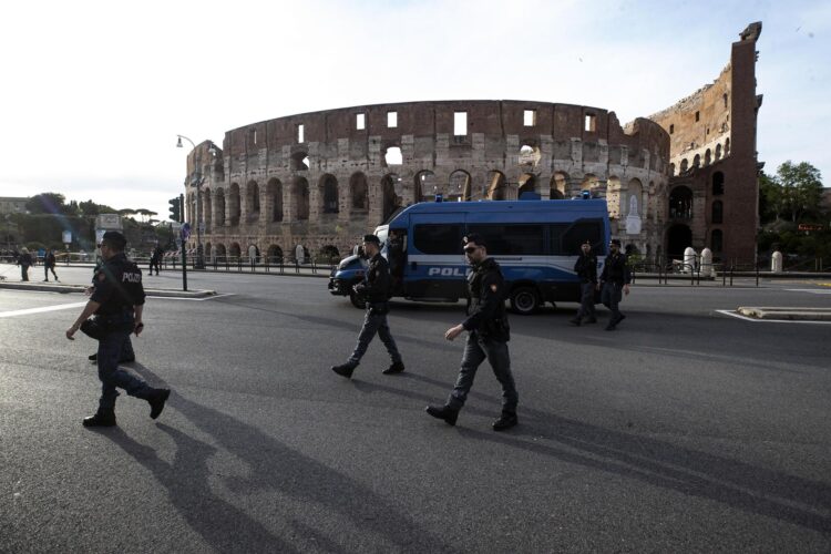 Más de 4.000 policías, zona de exclusión aérea y drones para el funeral de Francisco