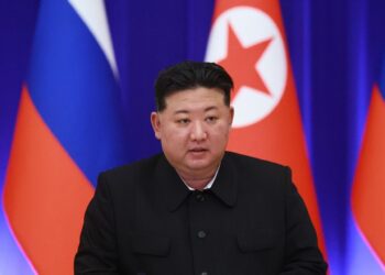 El líder norcoreano participa en una ceremonia para celebrar nuevo destructor