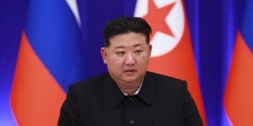 El líder norcoreano participa en una ceremonia para celebrar nuevo destructor