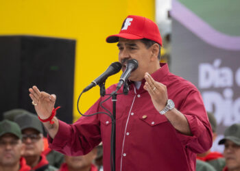Maduro dice que enviará un avión y otro llegará a Venezuela con migrantes