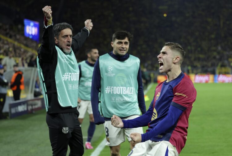 El jugador del Barcelona Fermin López celebra el 2-1 durante el partido de vuelta de los cuartos de final de la UEFA Champions League entre el Borussia Dortmund y el FC Barcelona, en Dortmund, Alemania. EFE/EPA/CHRISTOPHER NEUNDORF