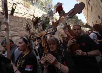 Peregrinos que no renuncian a Semana Santa, pese a la guerra: «Amamos a Israel y a Jesús»