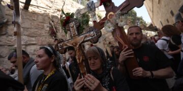 Peregrinos que no renuncian a Semana Santa, pese a la guerra: «Amamos a Israel y a Jesús»