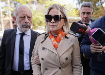 Expareja de Maradona acusa a médicos que trataron al ídolo: «Nos mintieron en la cara»