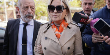 Expareja de Maradona acusa a médicos que trataron al ídolo: «Nos mintieron en la cara»