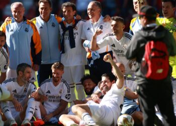 El Real Madrid gana en penaltis el primer clásico español de leyendas en México