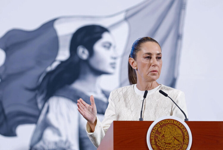 La presidenta de México, Claudia Sheinbaum, habla durante una rueda este miércoles, de prensa en Palacio Nacional de la Ciudad de México (México). EFE/ Sáshenka Gutiérrez