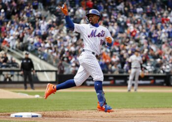 Francisco Lindor pega dos cuadrangulares y mantiene imparables a los Mets
