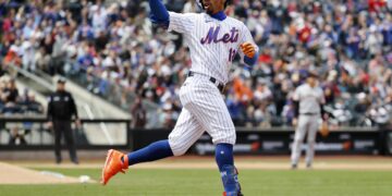 Francisco Lindor pega dos cuadrangulares y mantiene imparables a los Mets