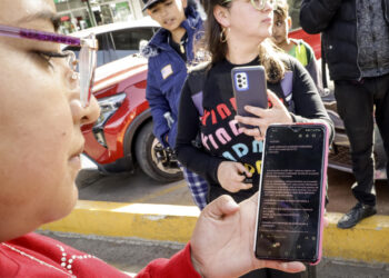 EE.UU. revoca permisos para casi un millón que usaron CBP One y les pide «autodeportarse»