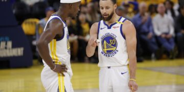 121-116. Curry y ‘Playoff Jimmy’ iluminan a unos Warriors que se medirán a los Rockets