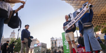 Las aficiones de Barcelona y Real Madrid a lo suyo