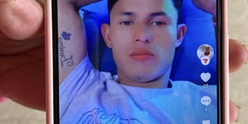 Madre de tachirense detenido en El Salvador: “lo reconocí por el nombre mío en su mano”