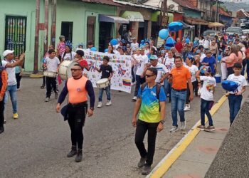 Motatán “se vistió de Azul” dando ejemplo de concientización sobre el Autismo