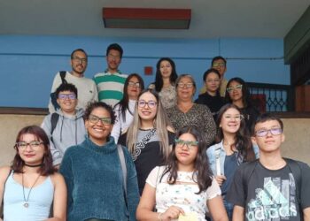 Otorgan lentes a estudiantes del NURR 