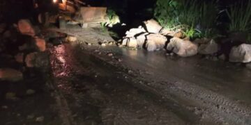 Restablecen paso en tramo vial afectado por lluvias en carretera Trasandina