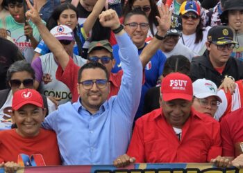 Candidato Arnaldo Sánchez recorre cuatro municipios merideños en multitudinarias marchas