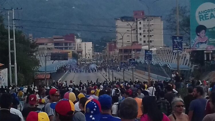 15 personas fueron asesinadas y más de 2.000 heridas durante las protestas sociales de 2017 en Mérida. Foto: cortesía Infobae
