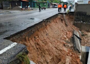 Deslave en San Rafael Carvajal: Lluvias causan daños en la avenida principal de Colón