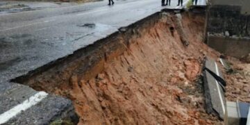 Deslave en San Rafael Carvajal: Lluvias causan daños en la avenida principal de Colón