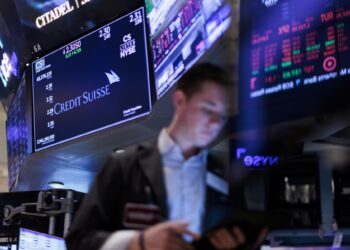 Las bolsas de EE.UU., Europa y Asia caen arrastradas por los aranceles de Trump
