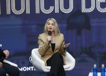 Comaneci: «Se decía que las niñas no pueden ser fuertes ni líderes, pero aquí estamos»