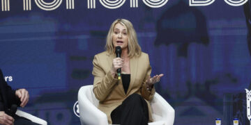 Comaneci: «Se decía que las niñas no pueden ser fuertes ni líderes, pero aquí estamos»