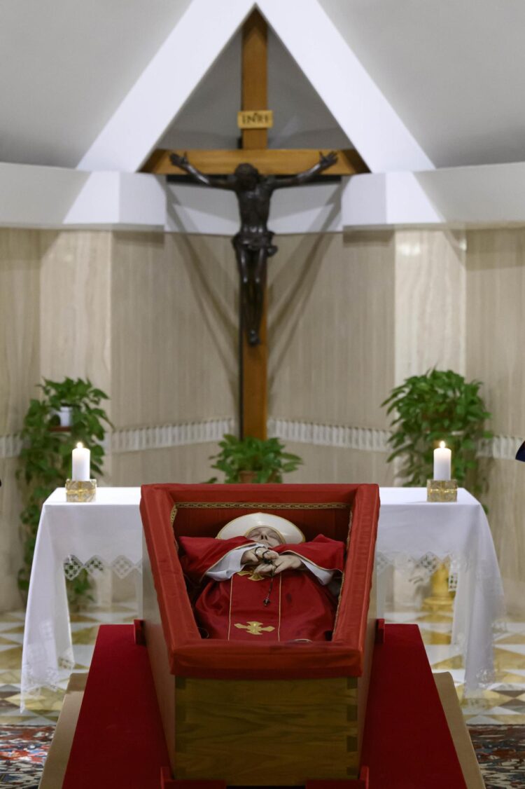El funeral del papa Francisco será el sábado 26 de abril en la plaza de San Pedro