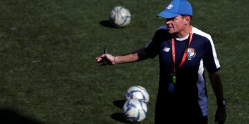 La FIFA amplía a nivel mundial la suspensión del exseleccionador de Venezuela Kenneth Zseremetan por abuso