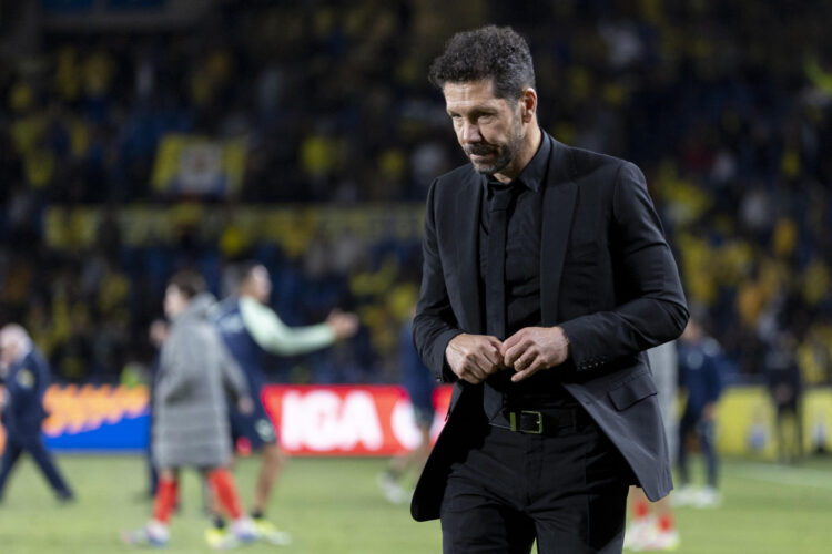 Simeone, al final del partido contra Las Palmas. EFE/Quique Curbelo
