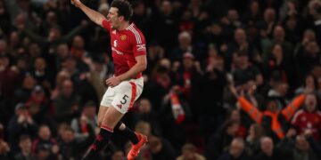 5-4. El United se abona a la épica para salvar la temporada