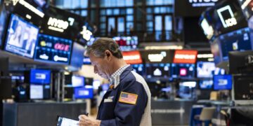 Extrema volatilidad en Wall Street en la mañana del lunes ante incertidumbre arancelaria