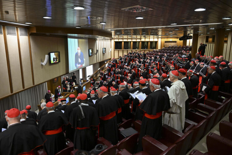 En la imagen, las reuniones en las que los purpurados que entrarán en la Capilla Sixtina se van conociendo y concretando un perfil para el próximo pontífice. Estado Vaticano/Mario Tomassetti ***SOLO USO EDITORIAL/SOLO DISPONIBLE PARA ILUSTRAR LA NOTICIA QUE ACOMPAÑA (CRÉDITO OBLIGATORIO)***