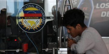 Aterriza en Venezuela segundo avión estadounidense en una semana con migrantes deportados