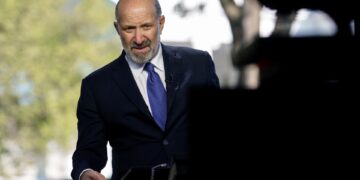 Trump llega a un acuerdo con fabricantes de automóviles para reducir aranceles