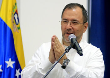 Caracas exige al mundo que «se ponga los pantalones» y defienda a migrantes en El Salvador