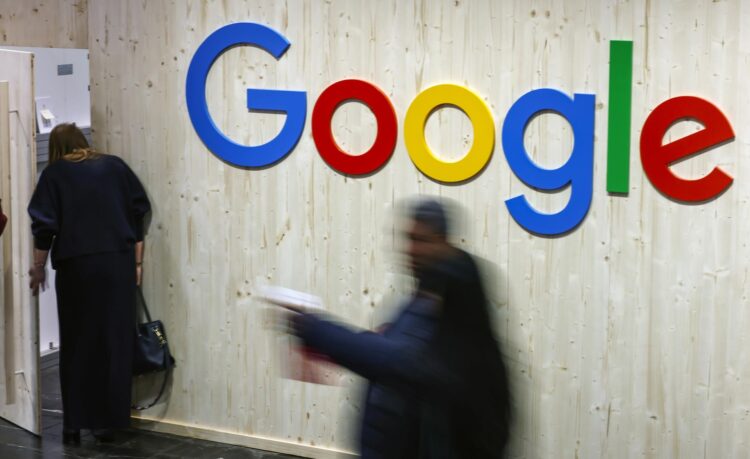Foto de archivo del logo de Google. EFE/HANNIBAL HANSCHKE