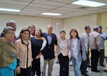 Ateneo de Valera celebró el Día del Libro con recital poético y el bautizo del libro de Aleida Núñez