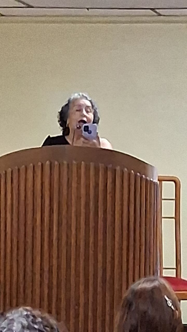 Ateneo de Valera celebró el Día del Libro con recital poético y el bautizo del libro de Aleida Núñez