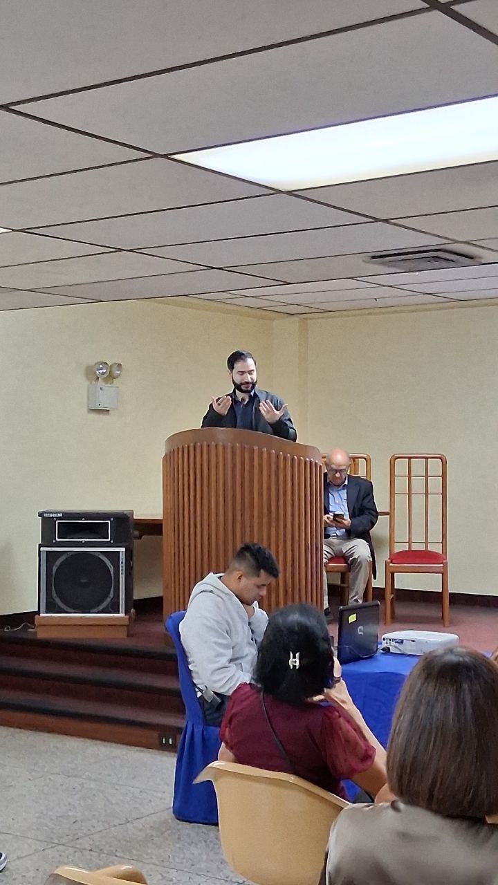 Ateneo de Valera celebró el Día del Libro con recital poético y el bautizo del libro de Aleida Núñez