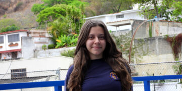 Estudiante venezolana gana premio a mejor actriz en festival teatral en Italia